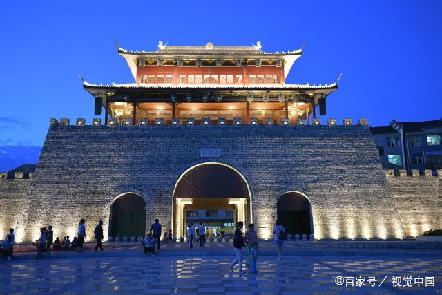 旧州古镇东城门的夜色,一个始于元代的古城如今在云贵高原重新焕发